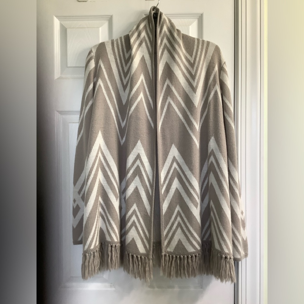 Beautiful sweater. Price ✂️